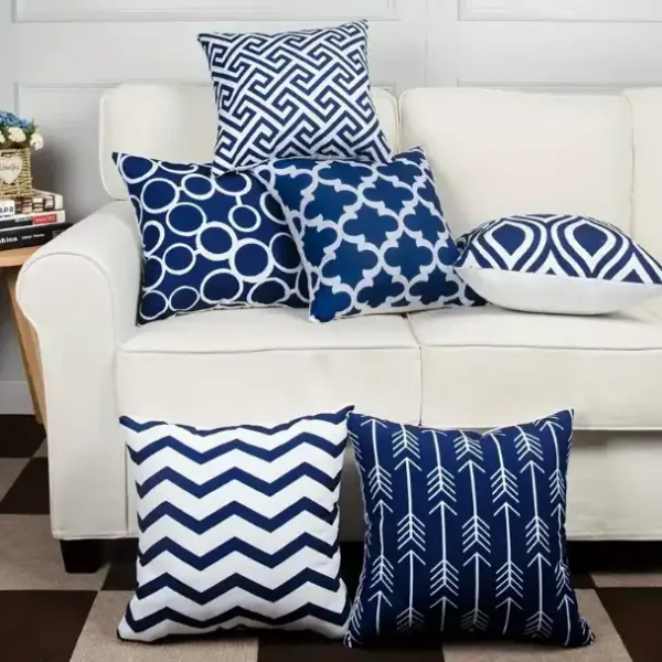 COUSSINS Carrément géométrique Bleu foncé sur canapé